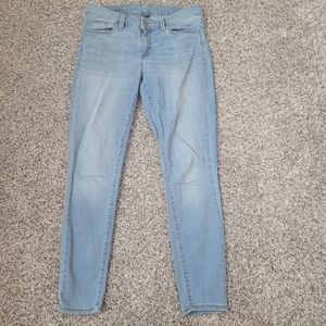 Light wash skinny jeans